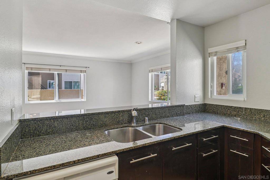 San Diego, CA 92122,7565 Charmant Dr #505