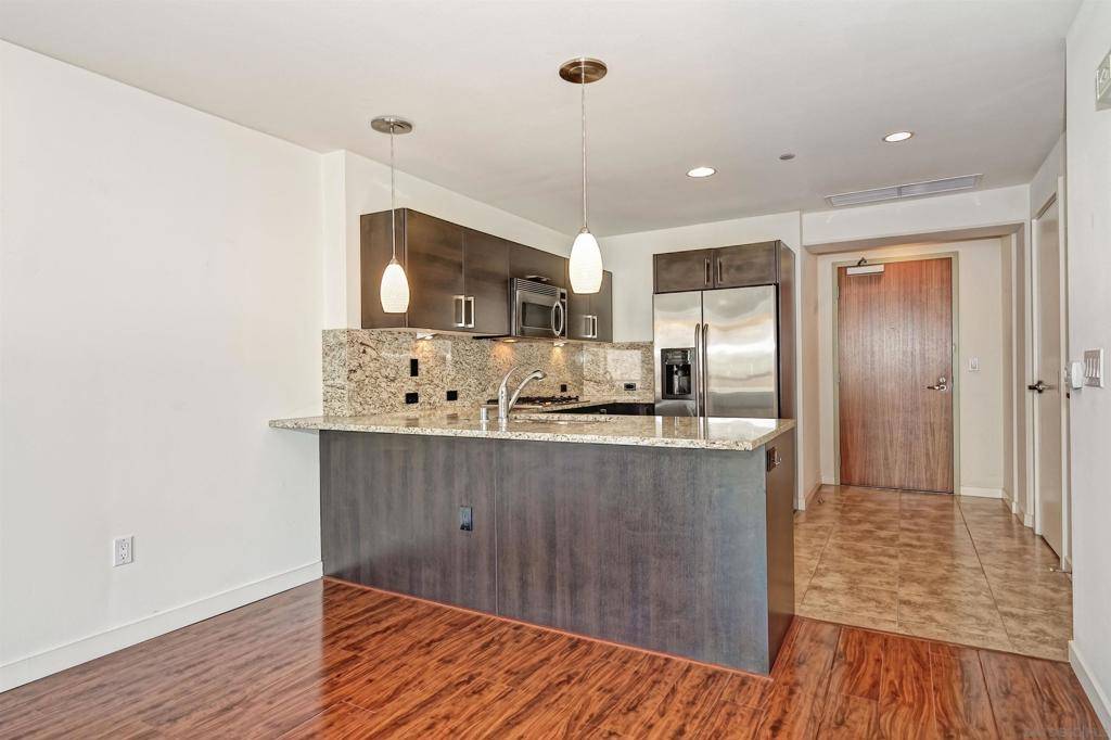 San Diego, CA 92101,800 The Mark Ln #403