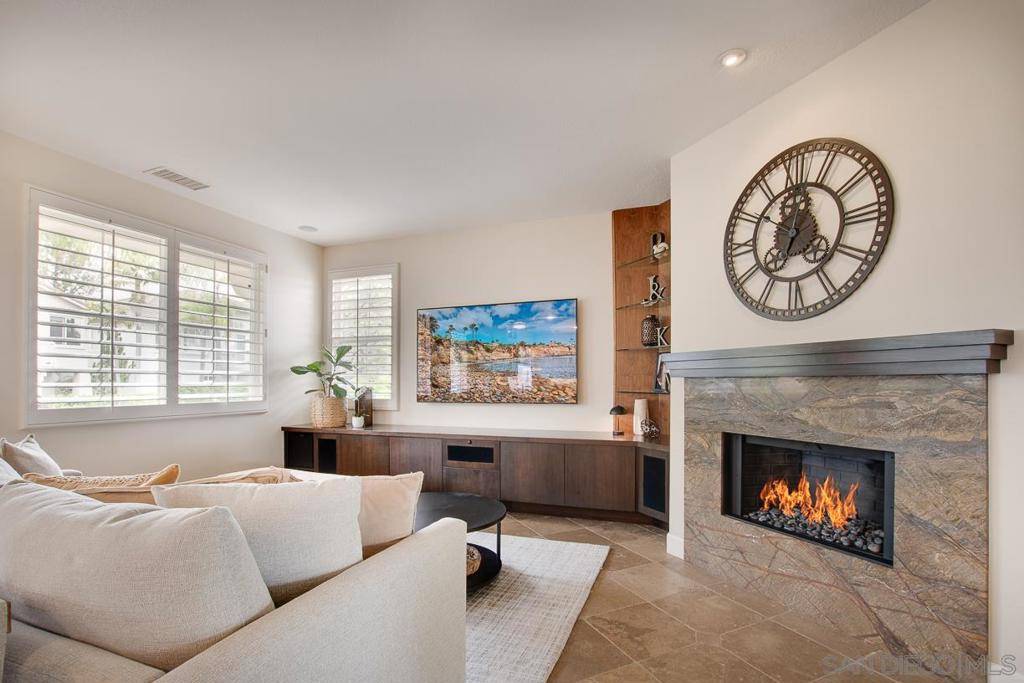 La Jolla, CA 92037,2537 Carriagedale Row