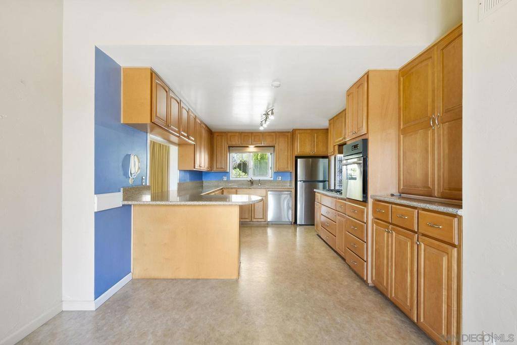 San Diego, CA 92107,3992 La Cresta Dr