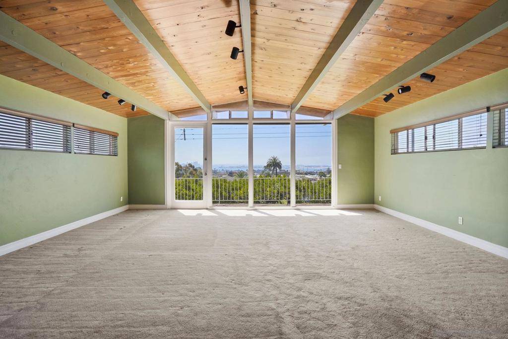 San Diego, CA 92107,3992 La Cresta Dr