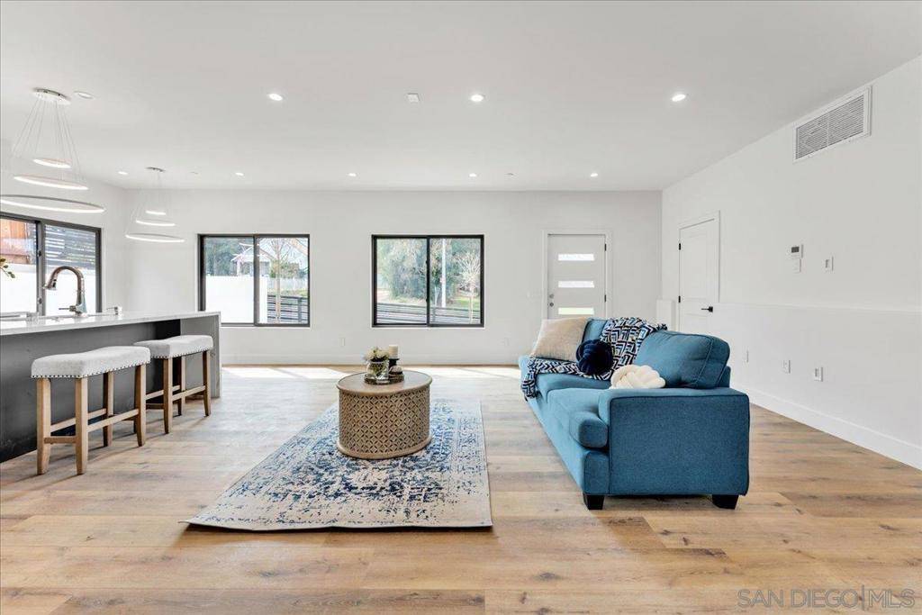 Escondido, CA 92025,422 S Spruce