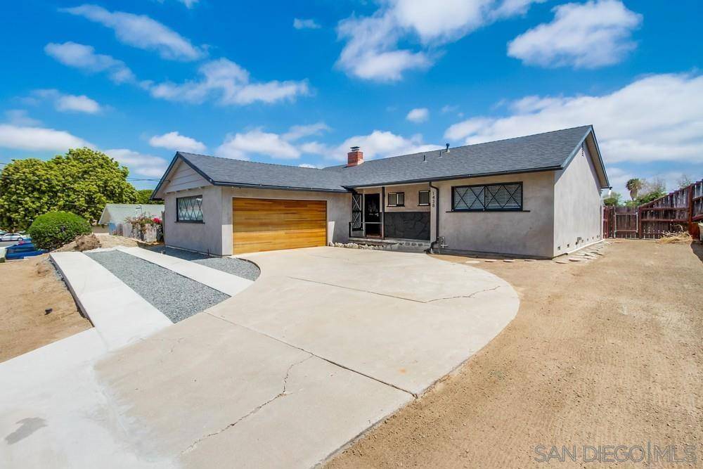 Vista, CA 92083,1438 Moon Rd