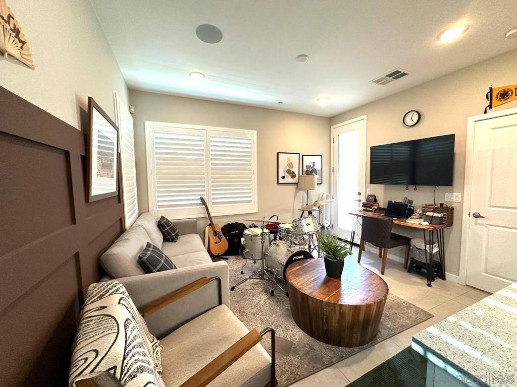 13085 Olympus Cir #2 Poway, CA 92064