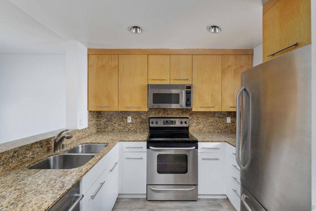 San Diego, CA 92122,7405 Charmant Dr. 2306 #2306