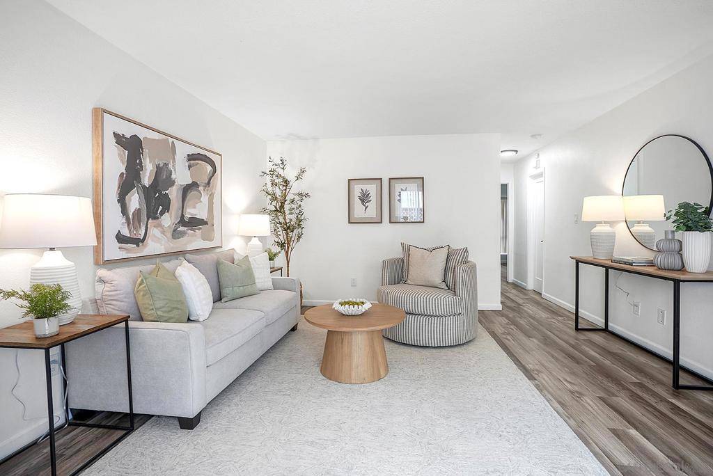 San Diego, CA 92117,6602 Beadnell Way #12