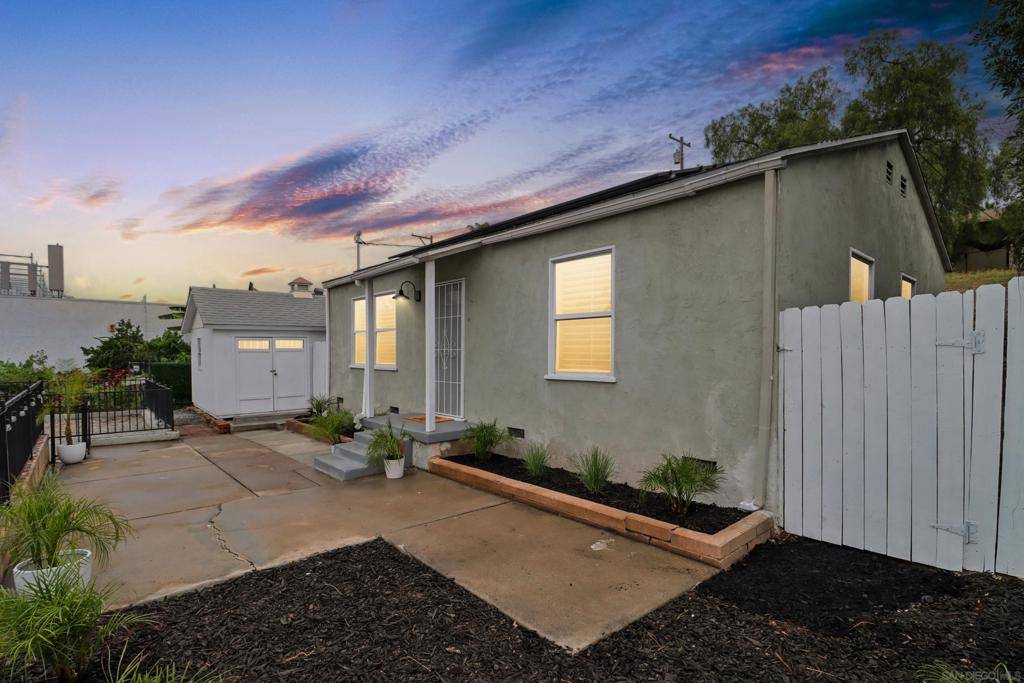 La Mesa, CA 91942,7282 University Ave