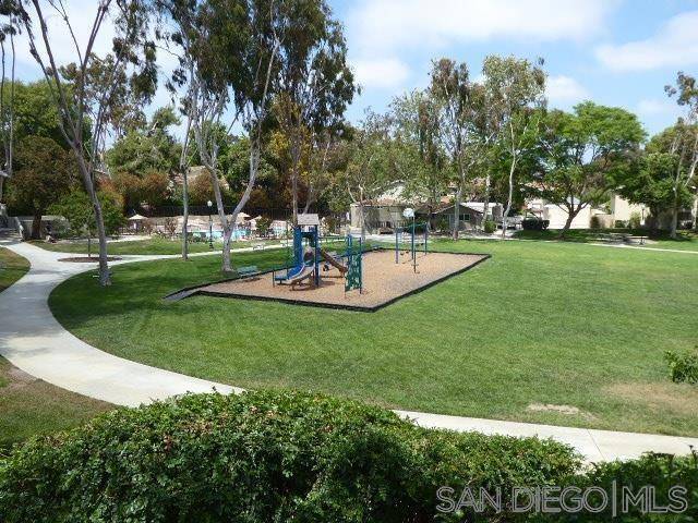 San Diego, CA 92122,8067 Camino Kiosco