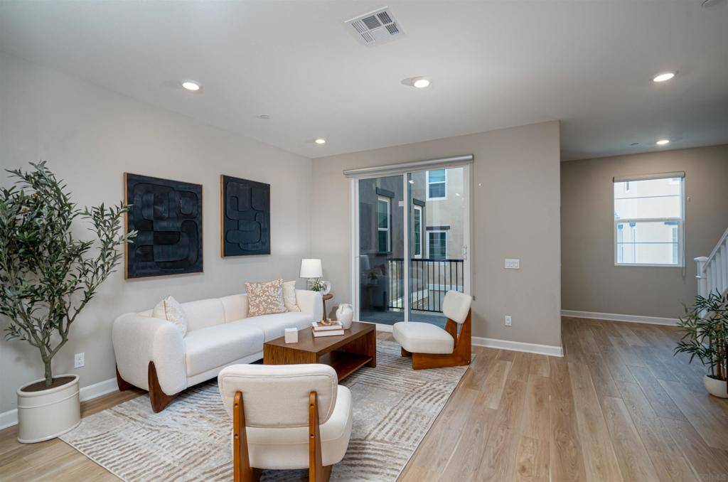 San Marcos, CA 92078,1221 Sunrise View #103