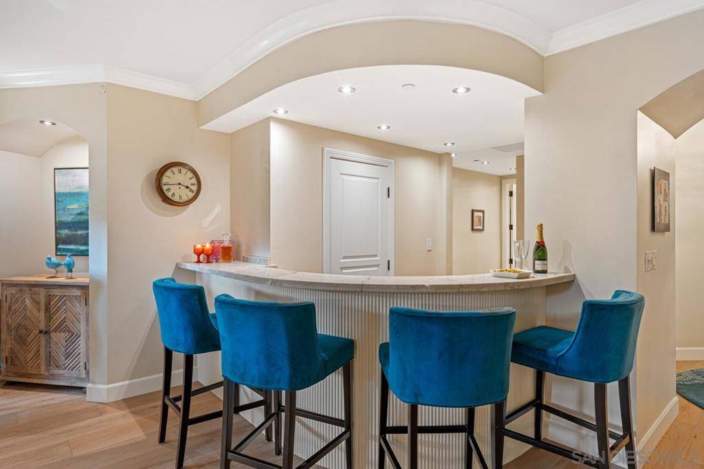 La Jolla, CA 92037,1040 Genter St #104