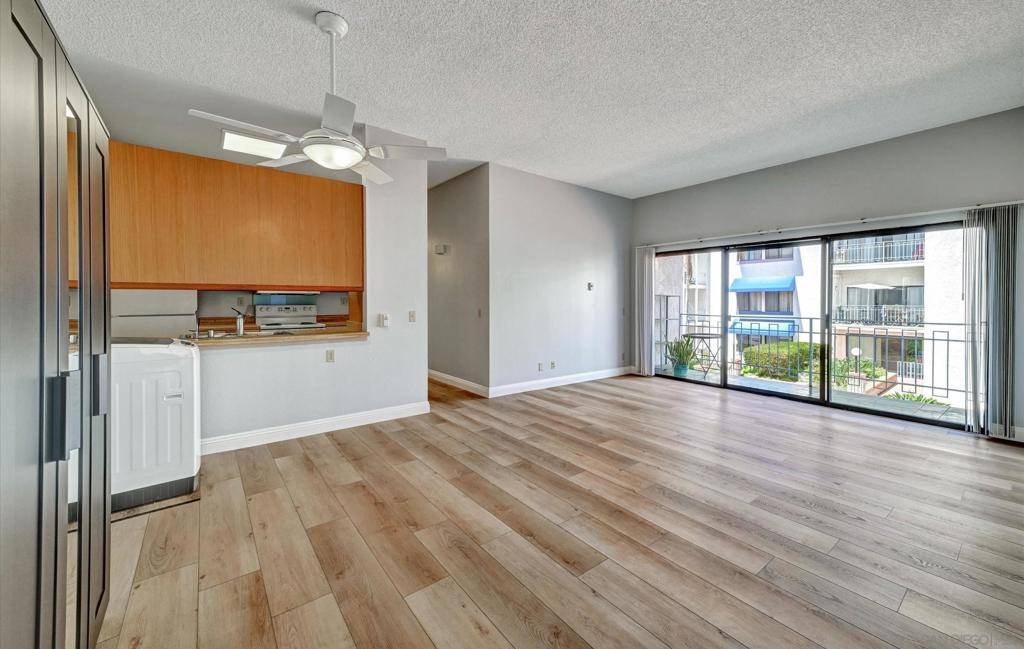 San Diego, CA 92122,8324 Regents Rd #2P
