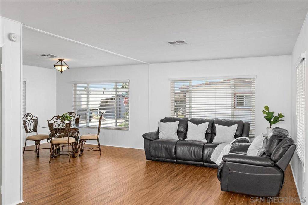 Carlsbad, CA 92011,7318 San Benito #364
