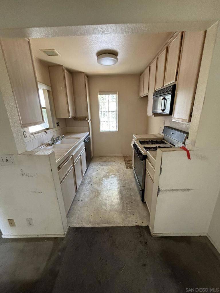 San Diego, CA 92126,10656 Aderman Avenue #28