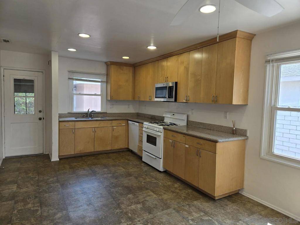 San Diego, CA 92115,4753 Choctaw Dr.