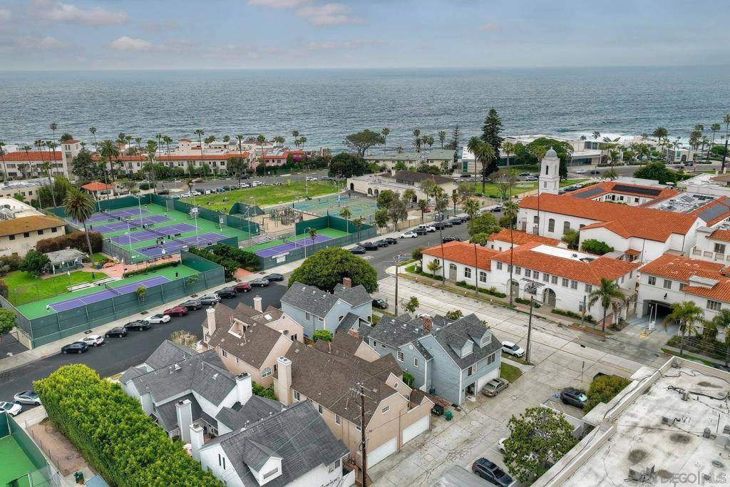 La Jolla, CA 92037,7635 Draper Avenue