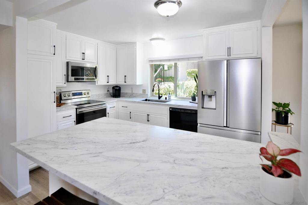 San Diego, CA 92128,17473 Plaza Abierto #30