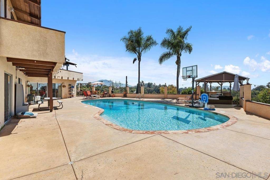 La Mesa, CA 91941,4816 Redondo Dr