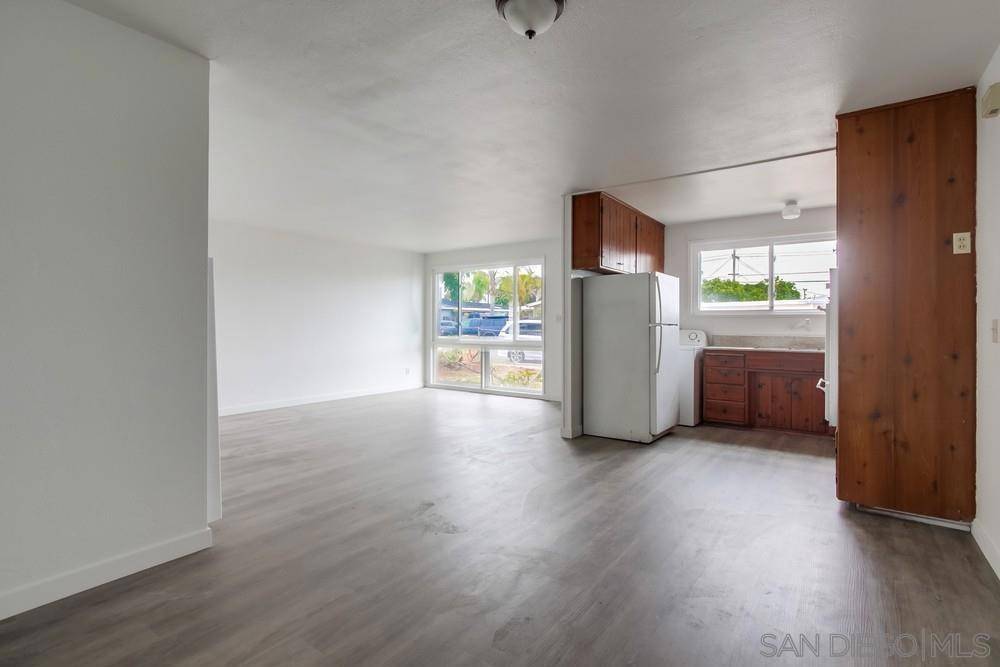 San Diego, CA 92117,4972 Ensign St