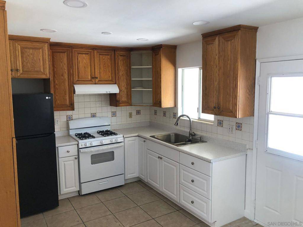Escondido, CA 92025,410 W 15th Ave