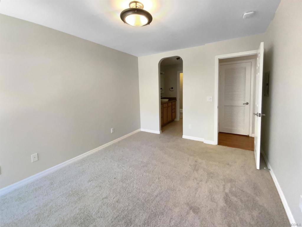 San Diego, CA 92117,5252 Balboa Arms Dr #171