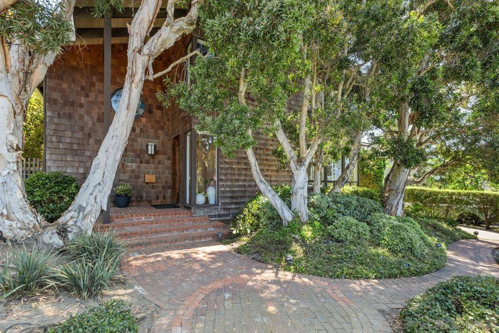 La Jolla, CA 92037,335 Fern Glen