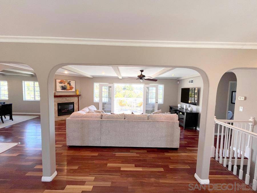 La Mesa, CA 91941,4275 Crestview