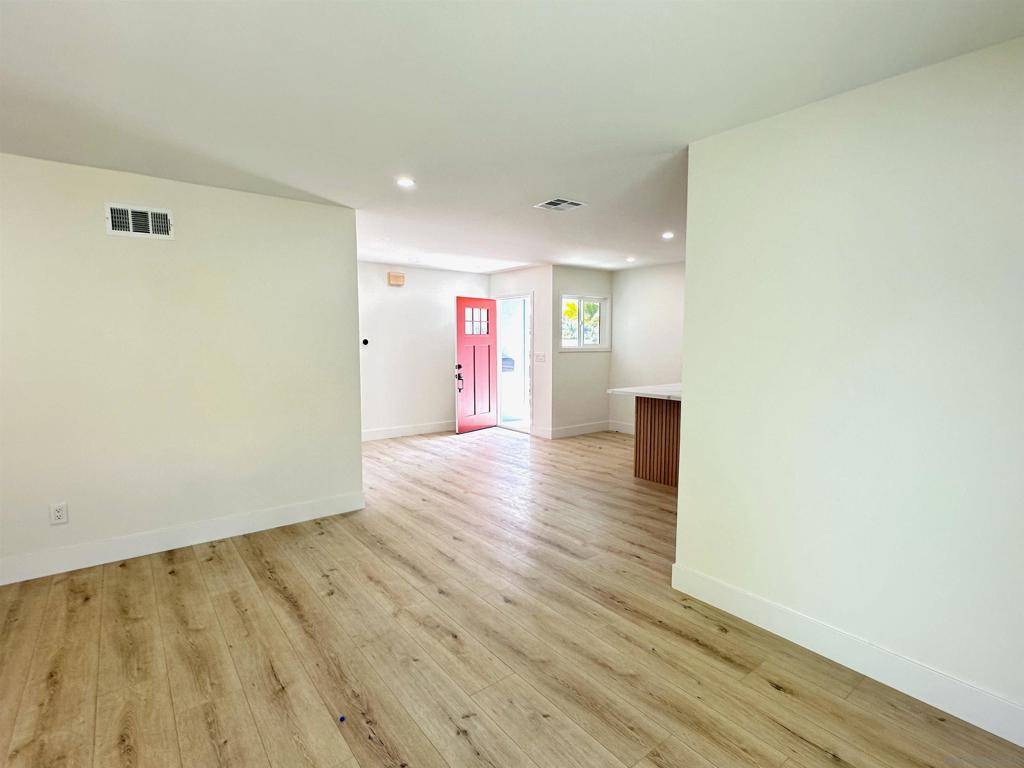 San Diego, CA 92111,7462 Hanford Pl