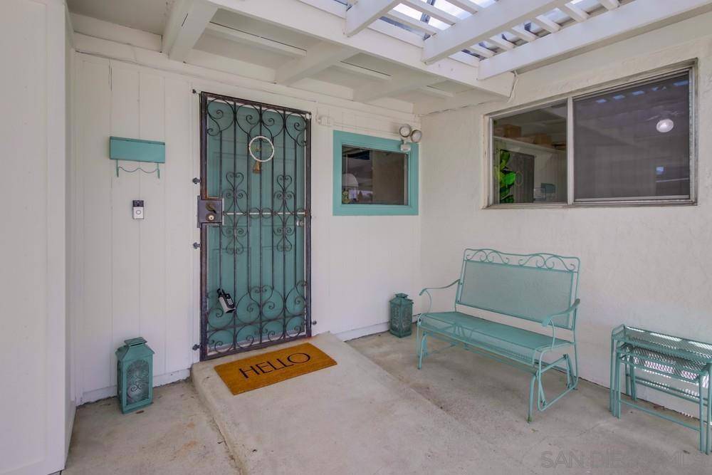 San Diego, CA 92117,4996 Triana St
