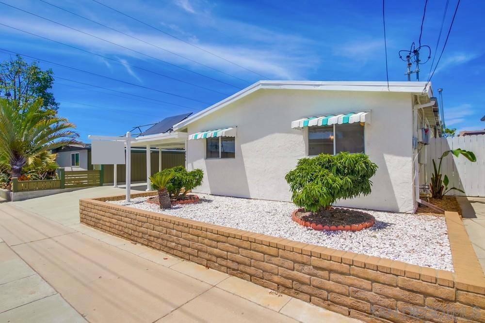 San Diego, CA 92117,4996 Triana St
