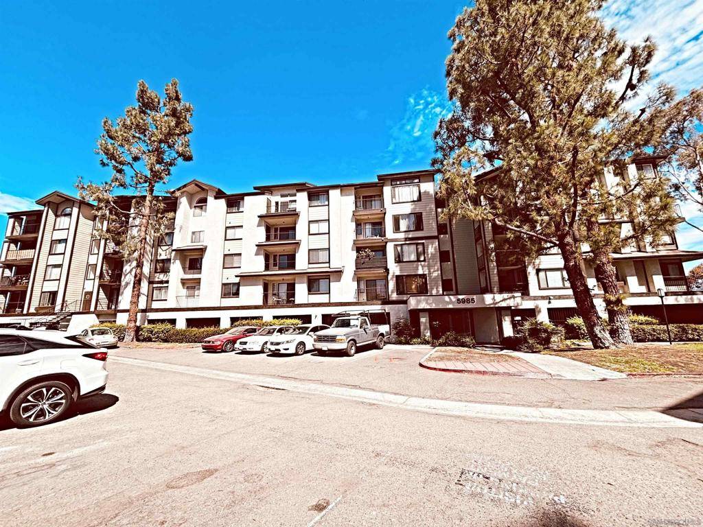 San Diego, CA 92115,5985 Dandridge Ln #100