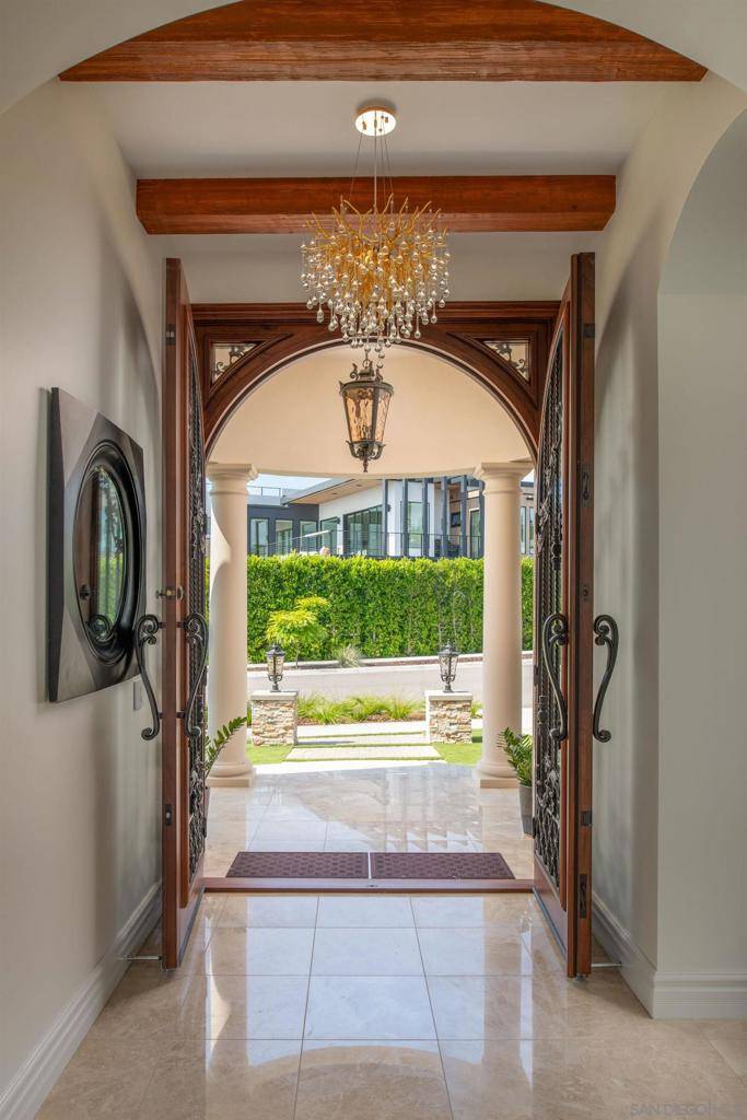 San Diego, CA 92109,5114 Gordon Lane