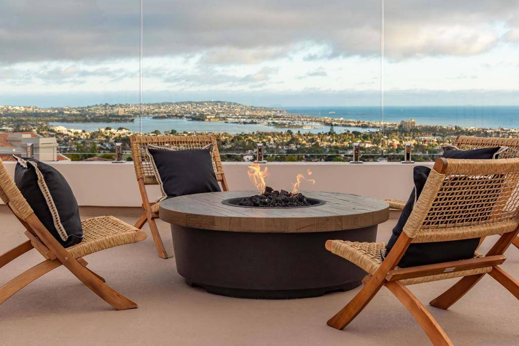 San Diego, CA 92109,5114 Gordon Lane