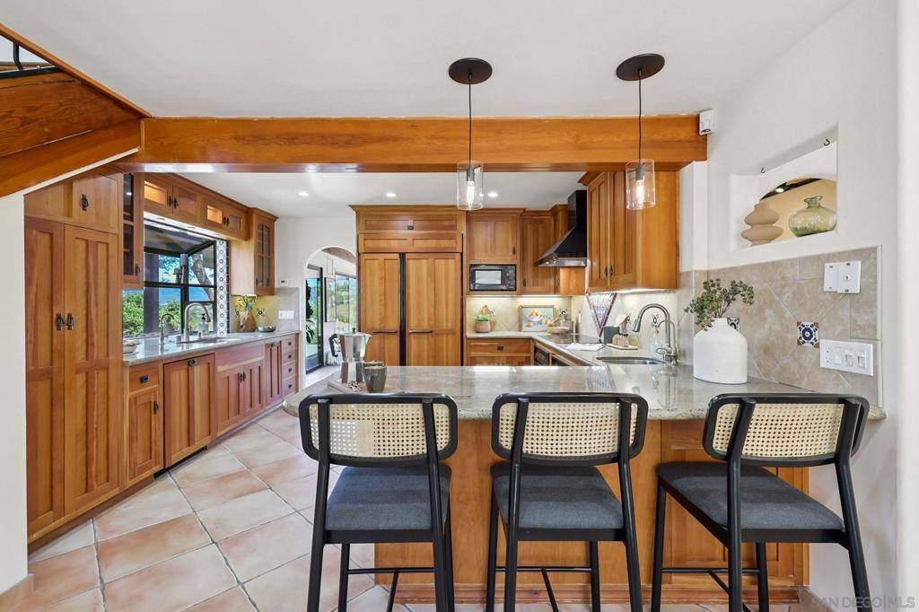 Fallbrook, CA 92028,974 Via Hillview