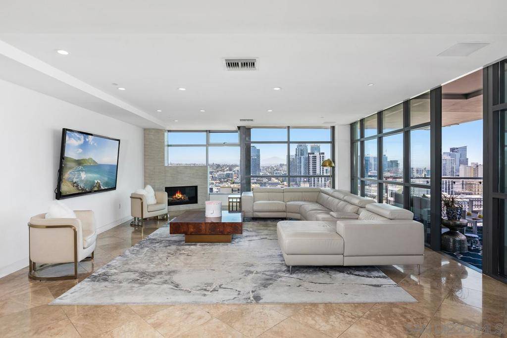 San Diego, CA 92101,645 Front St #2004