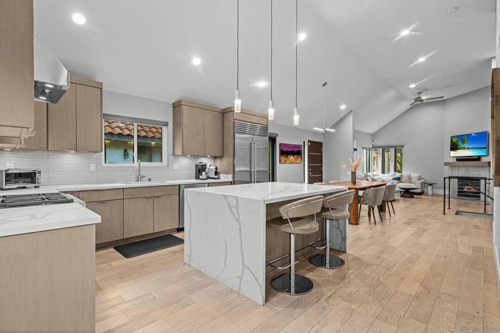 Carlsbad, CA 92008,2821 Forest View Way
