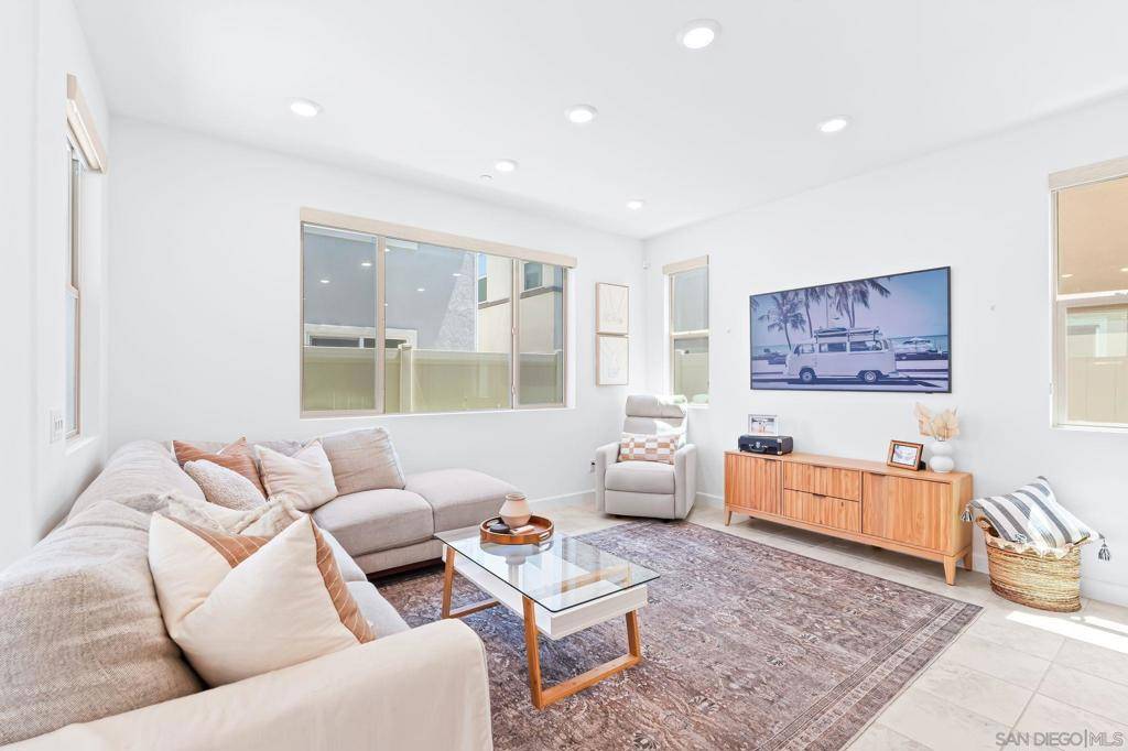1962 Julie Dawn Pl Escondido, CA 92026