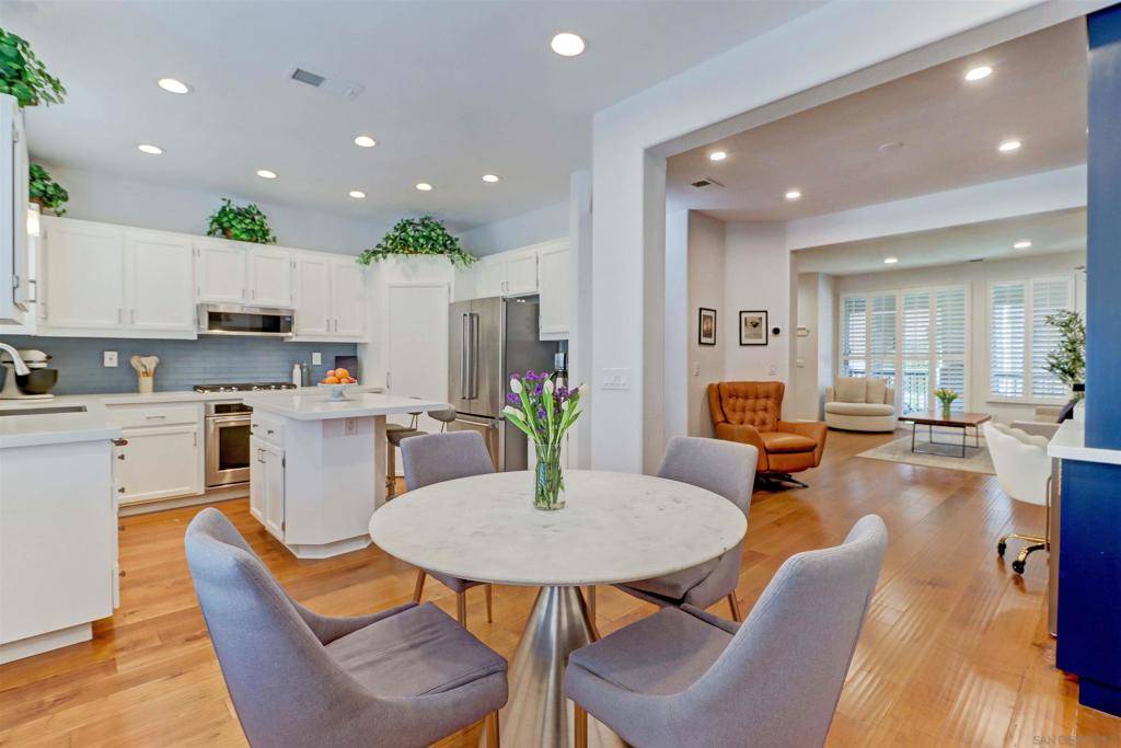 San Diego, CA 92108,946 Camino De La Reina #17
