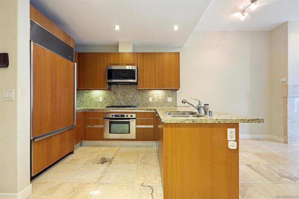 San Diego, CA 92101,550 Front St. #702