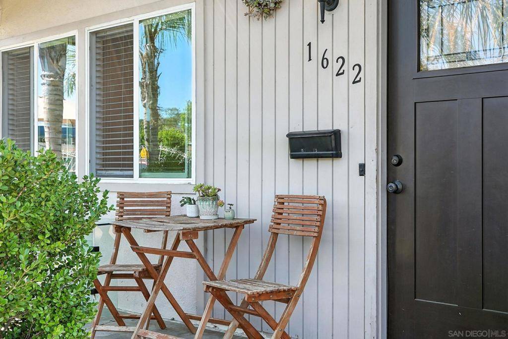 Escondido, CA 92027,1622 Cherry Place