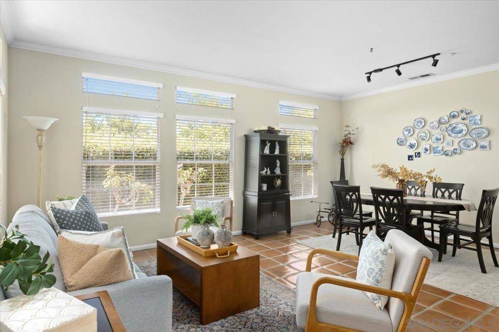 Escondido, CA 92027,2385 Amber Oak Ln