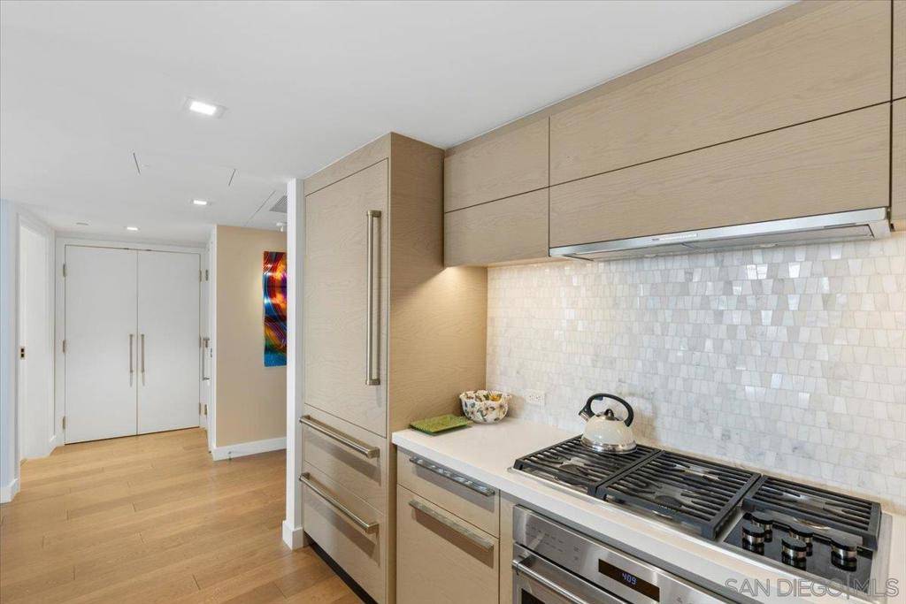 San Diego, CA 92101,888 W E Street #307