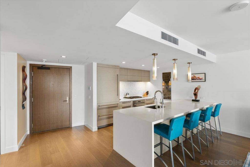 San Diego, CA 92101,888 W E Street #307