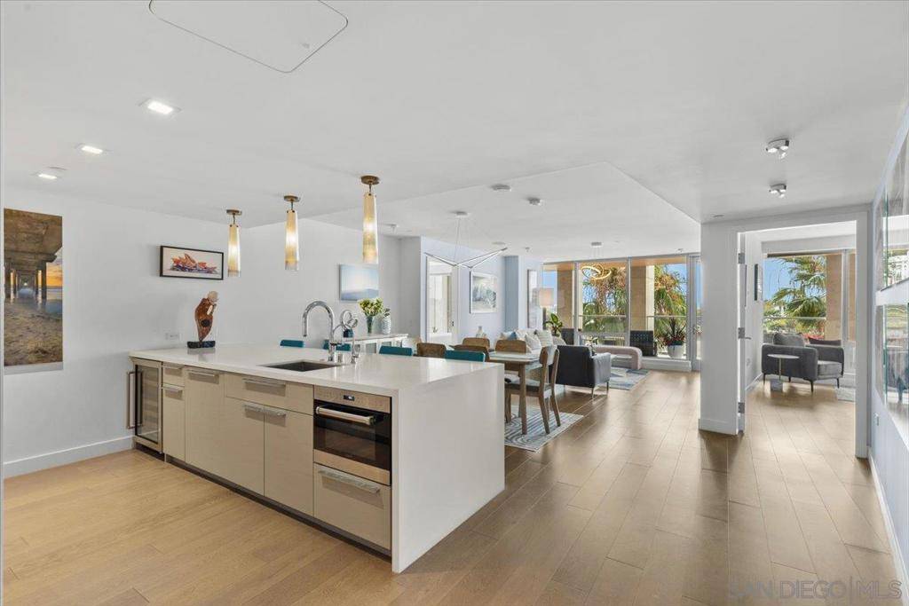 San Diego, CA 92101,888 W E Street #307