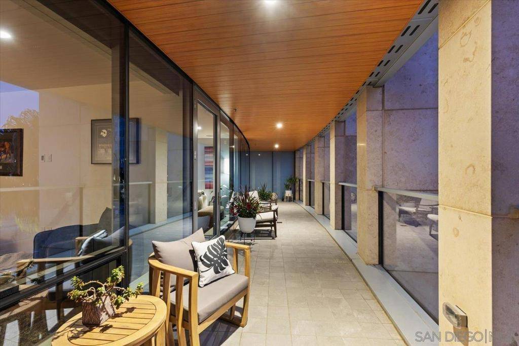San Diego, CA 92101,888 W E Street #307