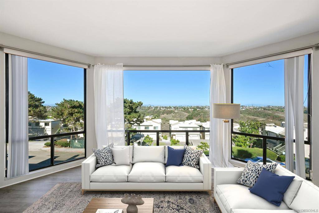 San Diego, CA 92117,2930 Cowley Way #211