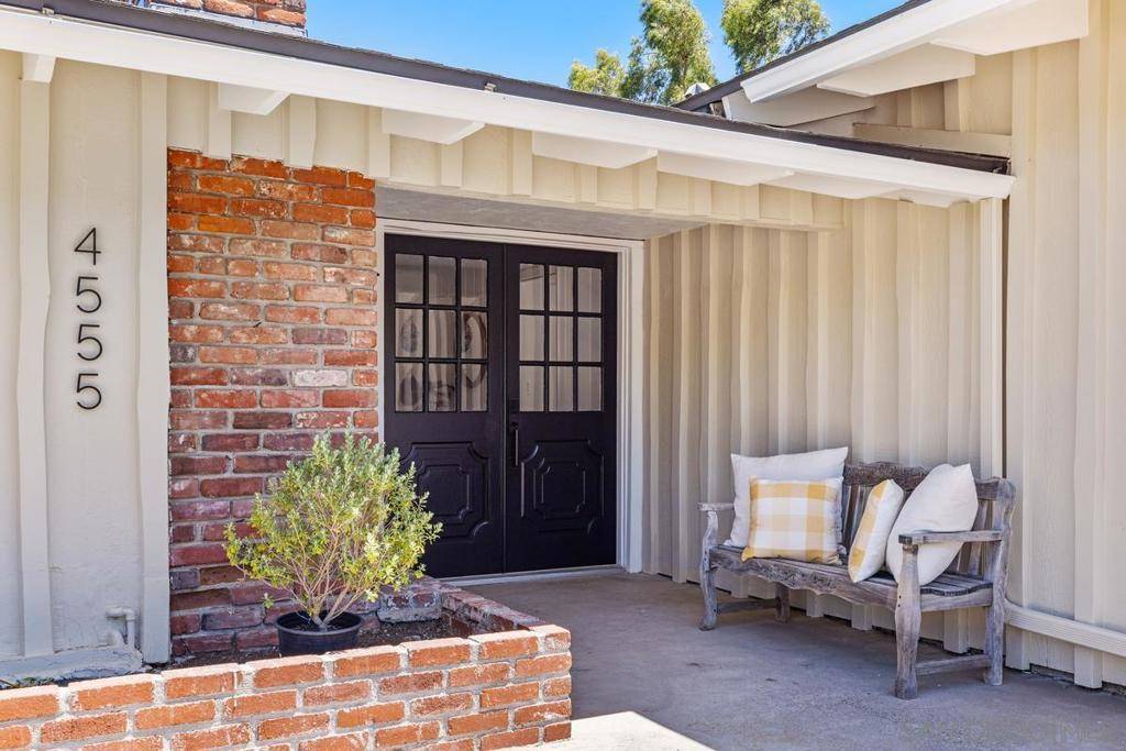 La Mesa, CA 91941,4555 Hillview Dr