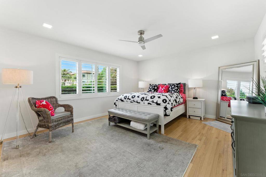 La Jolla, CA 92037,5377 La Jolla Blvd #1