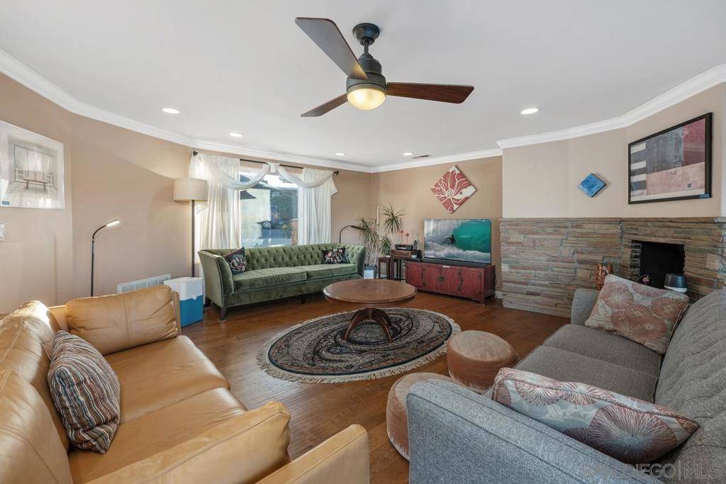 La Mesa, CA 91942,5040 Colina Dr