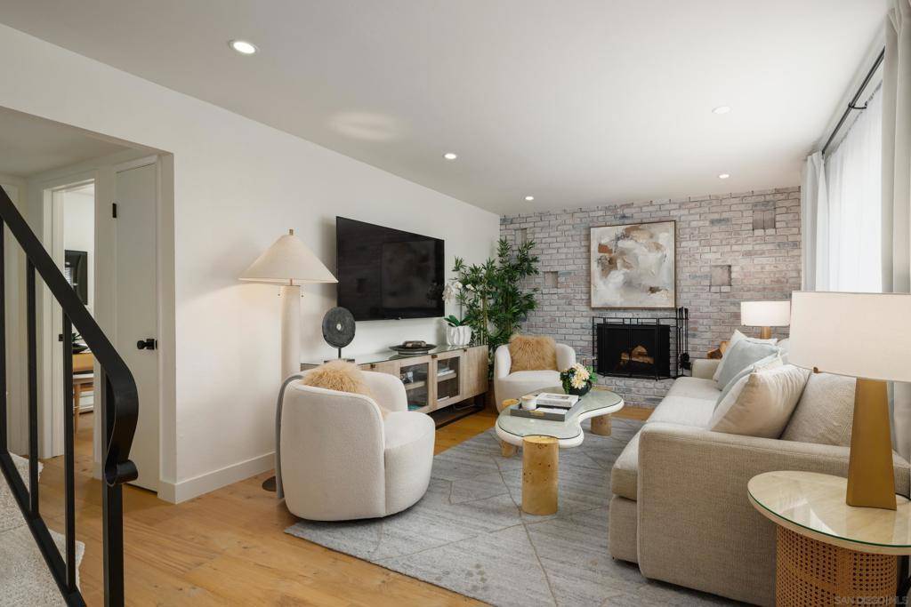 La Jolla, CA 92037,1221 Virginia Way
