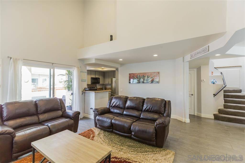El Cajon, CA 92019,12049 Calle De Montana #201